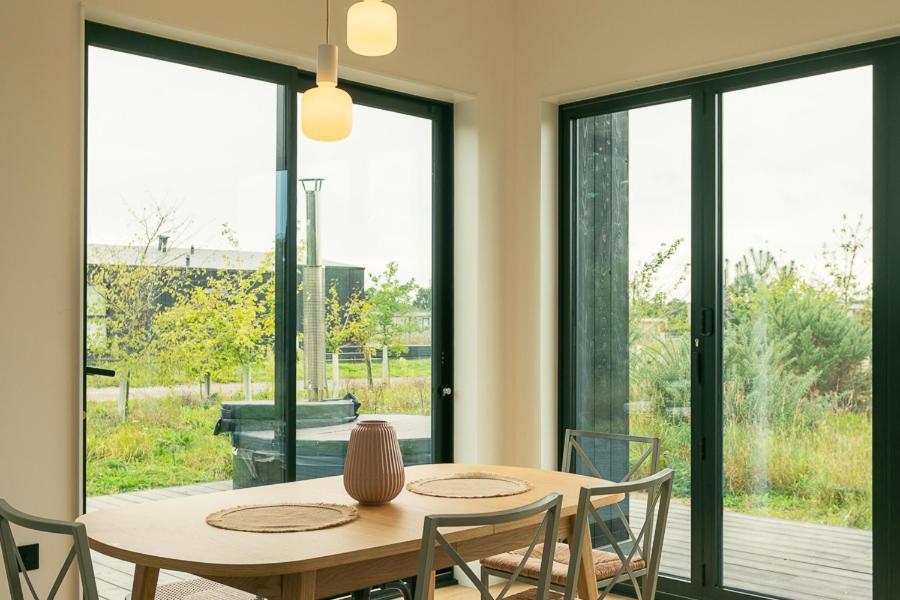 Fritton Lake Retreats Bagian luar foto
