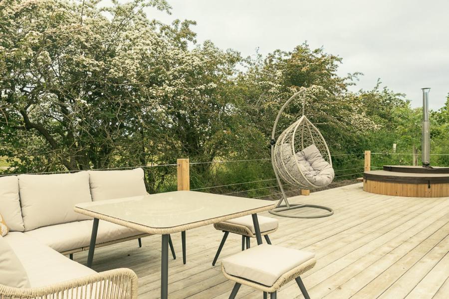 Fritton Lake Retreats Bagian luar foto