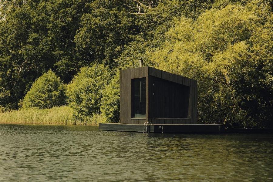 Fritton Lake Retreats Bagian luar foto