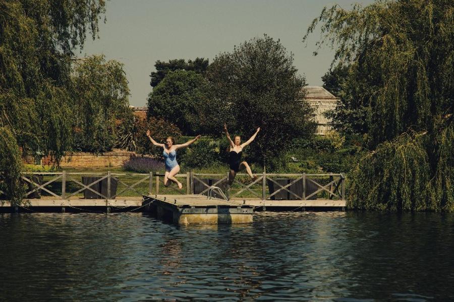 Fritton Lake Retreats Bagian luar foto